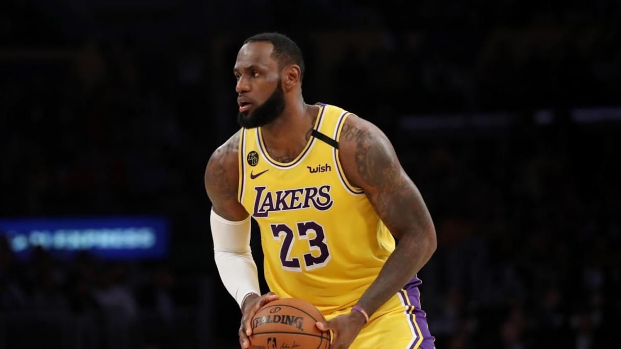 8-LeBron James (basketball): il est au top de la NBA avec des gains estimés à 78,7 millions d'euros en 2019.
