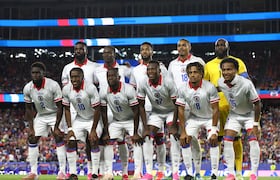 La sélection haïtienne de football, surnommée les Grenadiers.