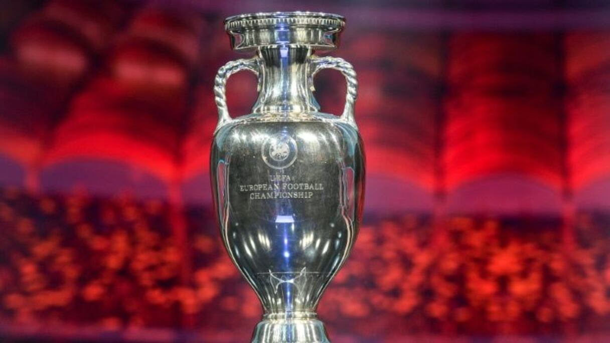 Le trophée de l'Euro de football.