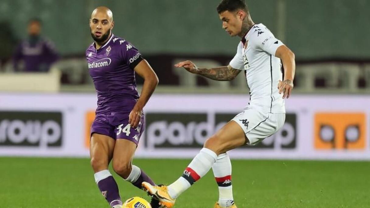 Sofyan Amrabat lors d'un match de Serie A avec la Fiorentina.