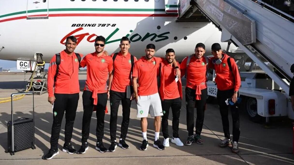 Des joueurs de l'équipe nationale à l'aéroport international Rabat-Salé, dimanche 13 novembre 2022.
