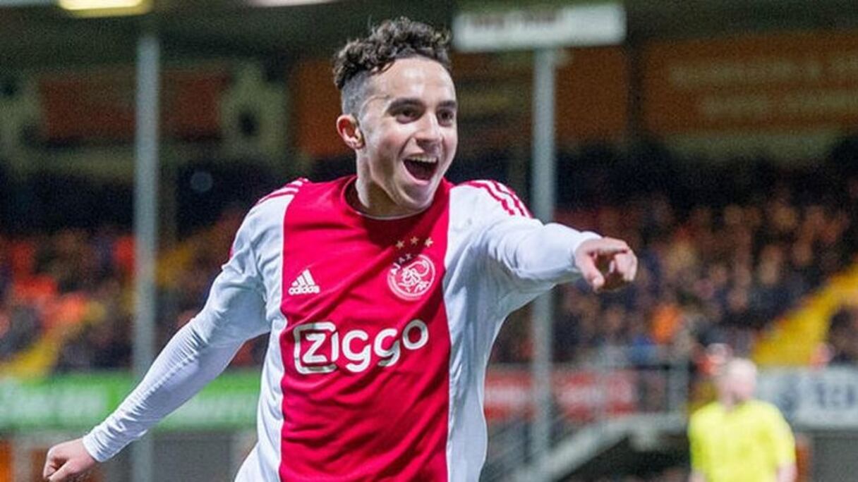 L'ancien gardien néerlandais et actuel patron de l'Ajax Amsterdam, Edwin Van der Sar