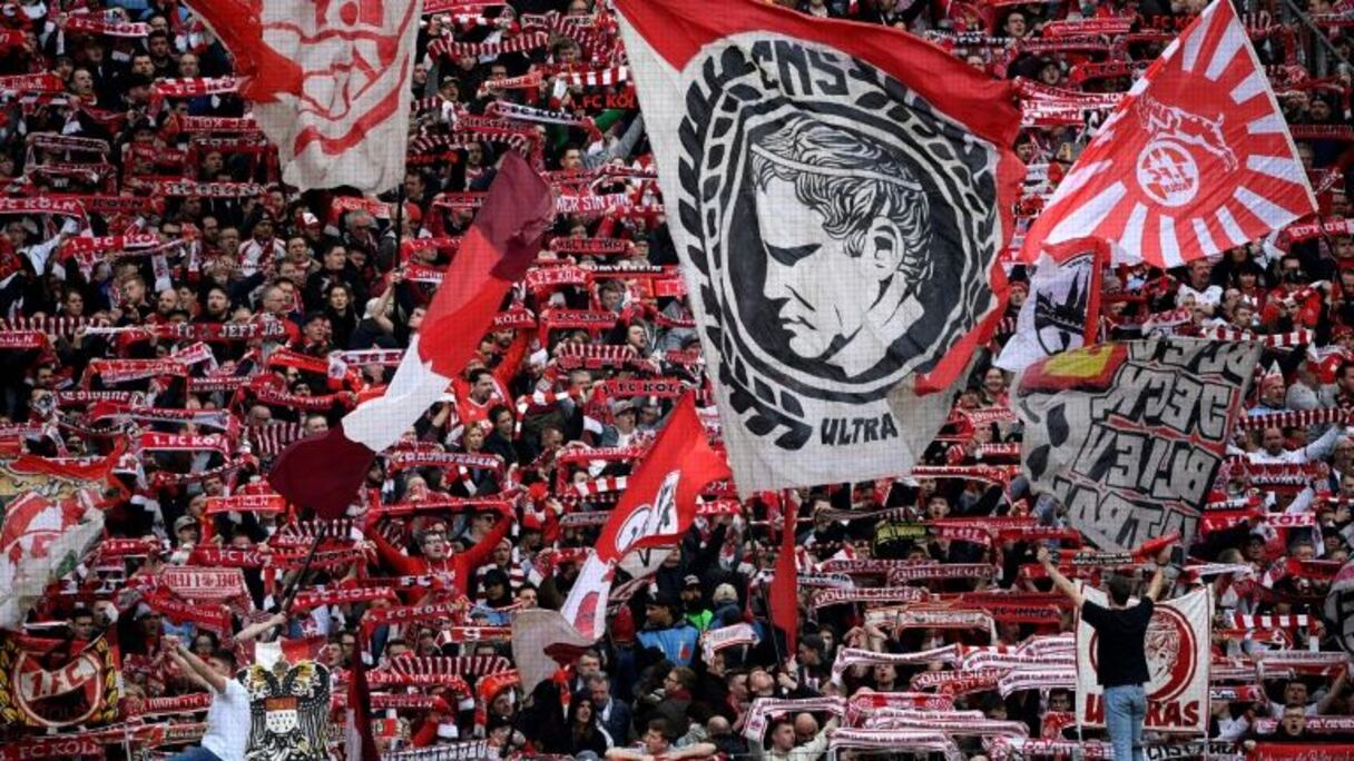 Supporters de Cologne lors d'un match de Bundesliga à domicile contre le Bayern Munich le 16 février 2020.