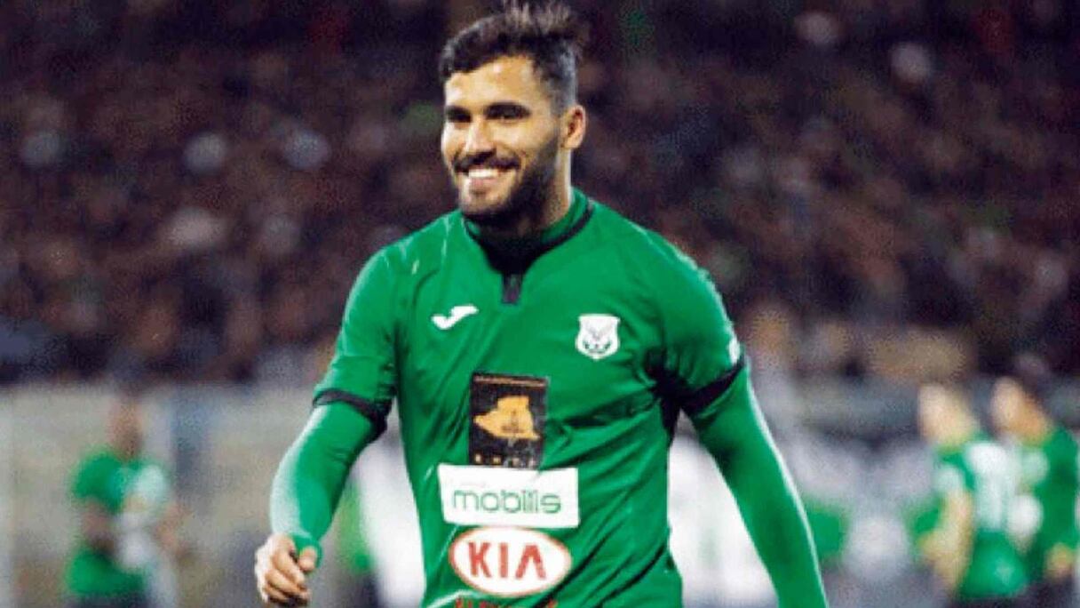 Houcine Benayada, défenseur algérien.