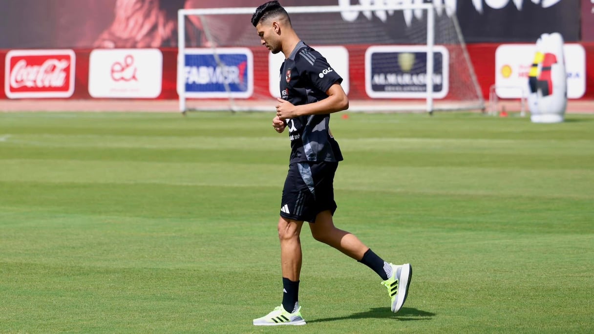 أشرف داري في تدريبات الأهلي المصري