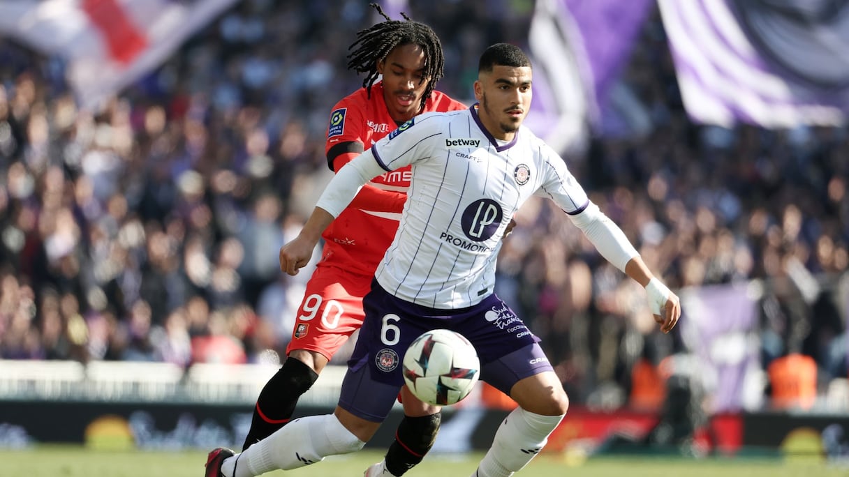 Zakaria Aboukhlal avec Toulouse FC.