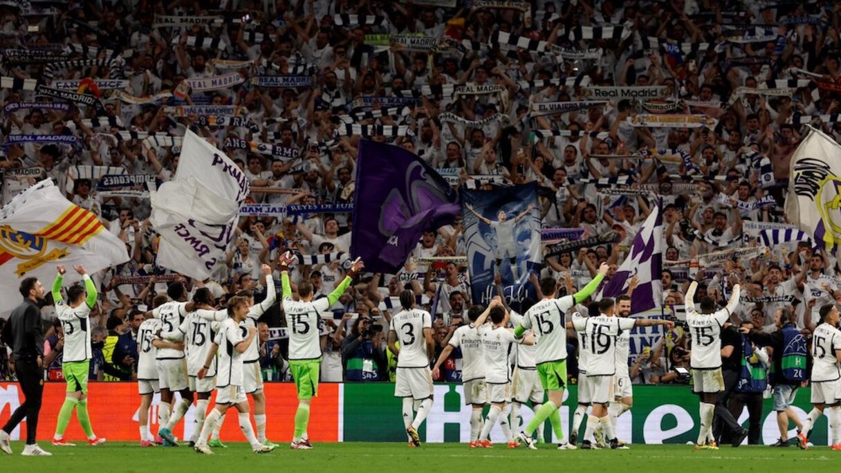 Les joueurs du Real saluent leurs supporters après la victoire contre le Bayern, le 8 mai 2024.
