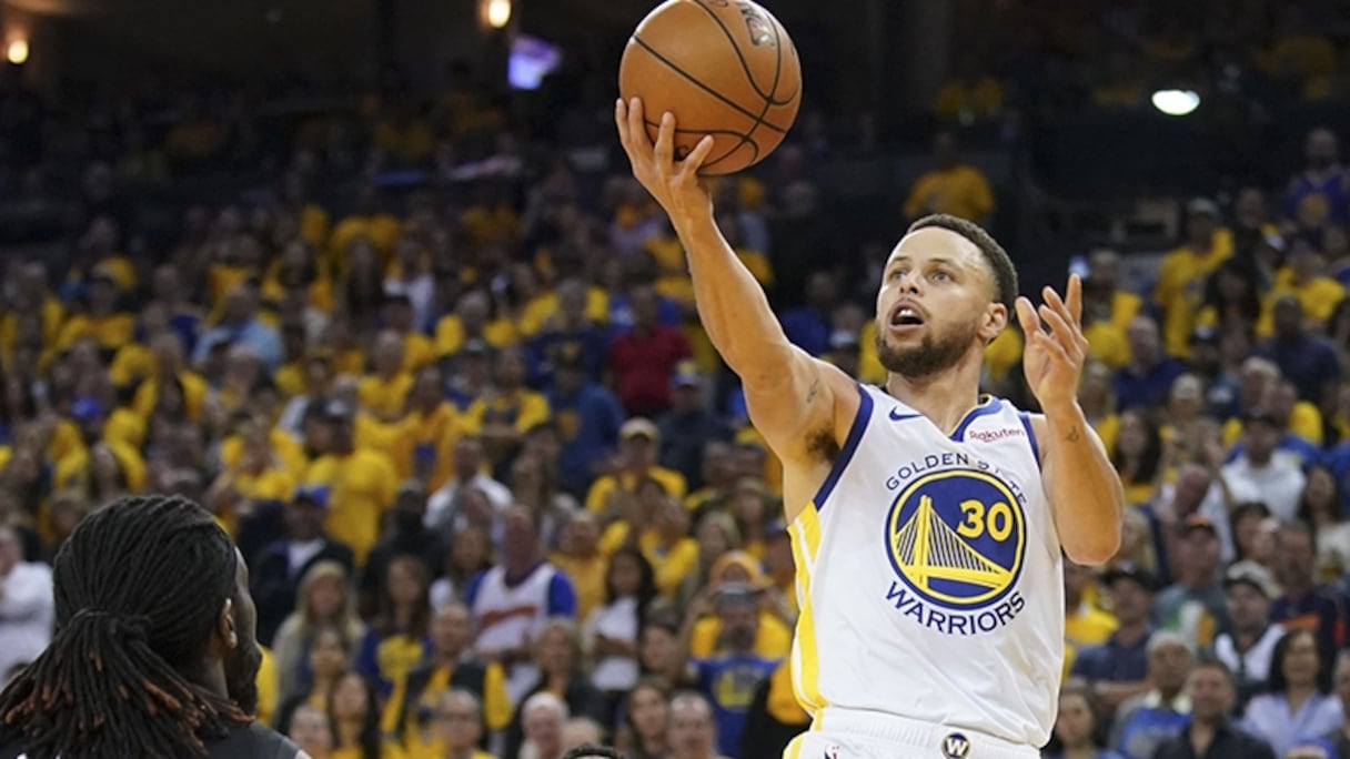 Russel Westbrook (Houston Rockets) et Stephen Curry (Golden State Warriors)