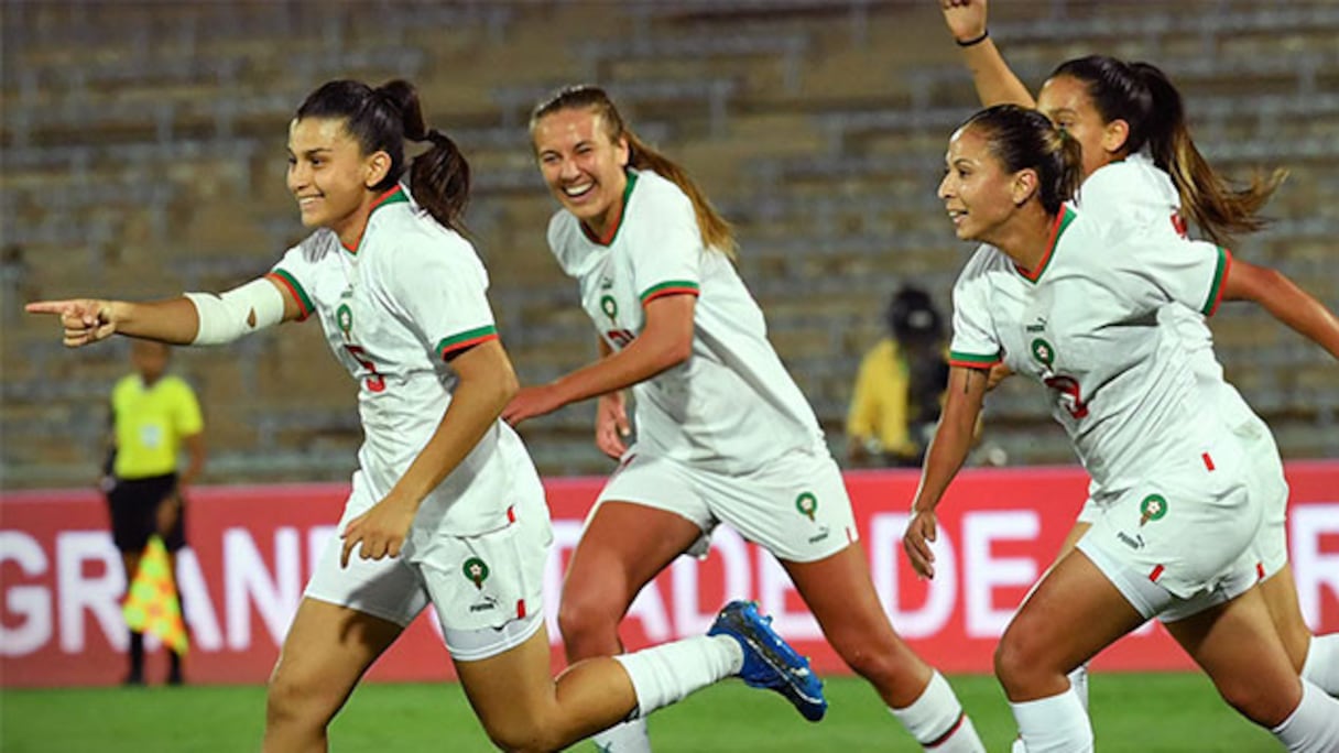 Joueuses de l'Équipe nationale féminine de football lors du mach face à la Namibie