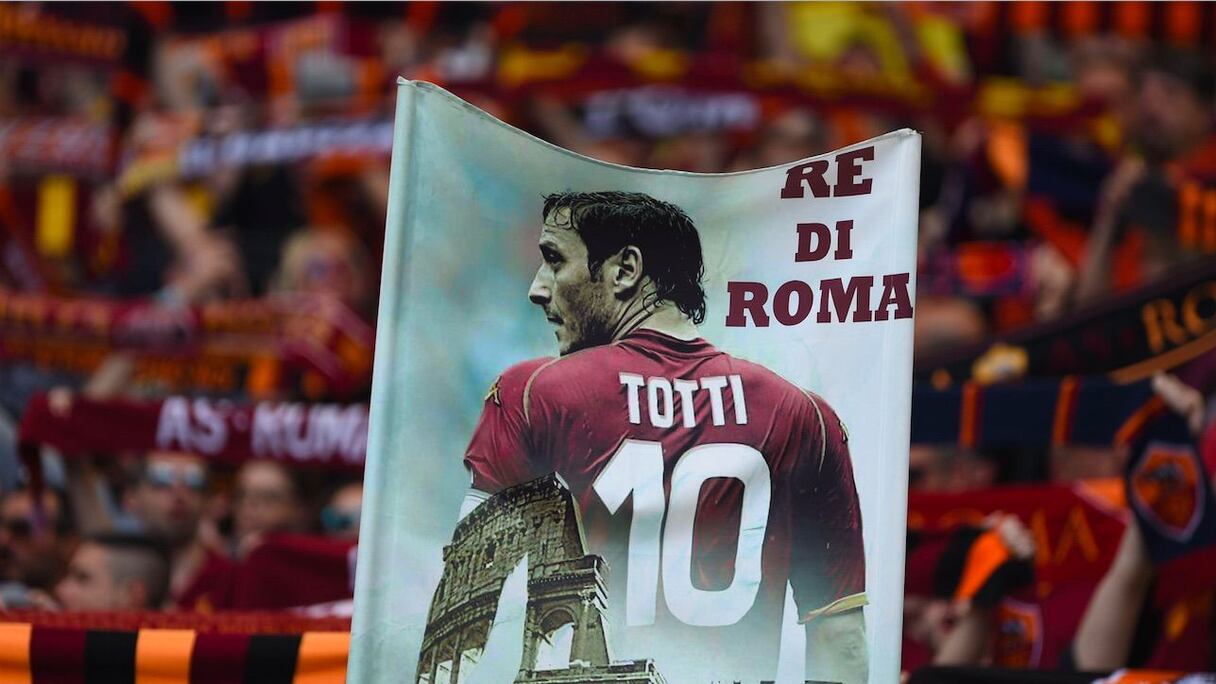 Une toile pour honorer le quart de siècle de Francesco Totti avec l'AS Rome.