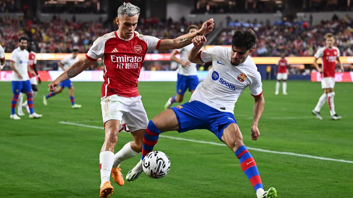 Abde Ezzalzouli en action lors du match amical barça-Arsenal