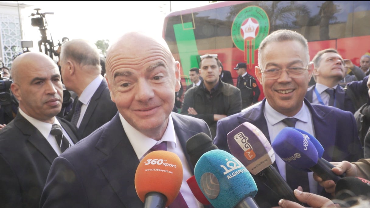 Gianni Infantino et Fouzi Lekjaa à l'aéroport Rabat-Salé, le vendredi 13 janvier 2023