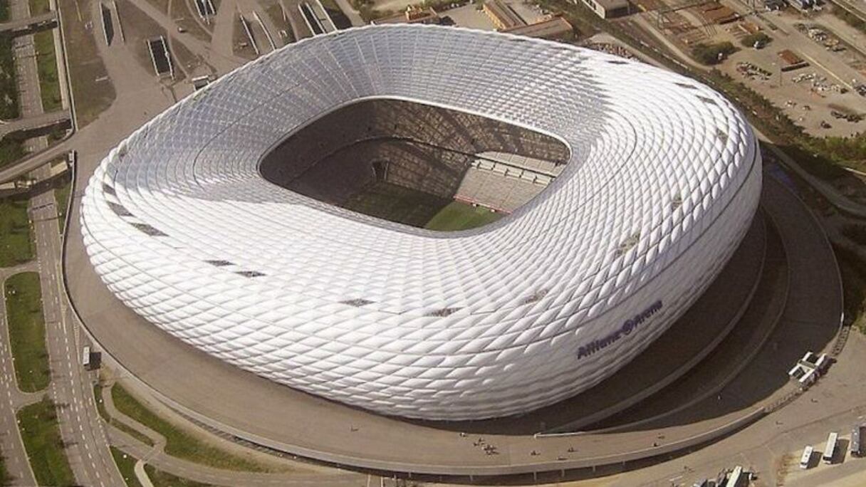L'Allianz Arena de Munich, le stade du Bayern, a été construit pour la Coupe du monde 2006. Le stade accueillera aussi un quart de finale et pourra accueillir au minimum 14.500 spectateurs.