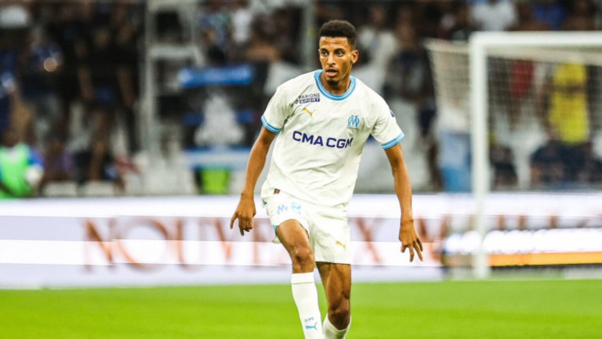 Ounahi arborant le maillot de l'OM