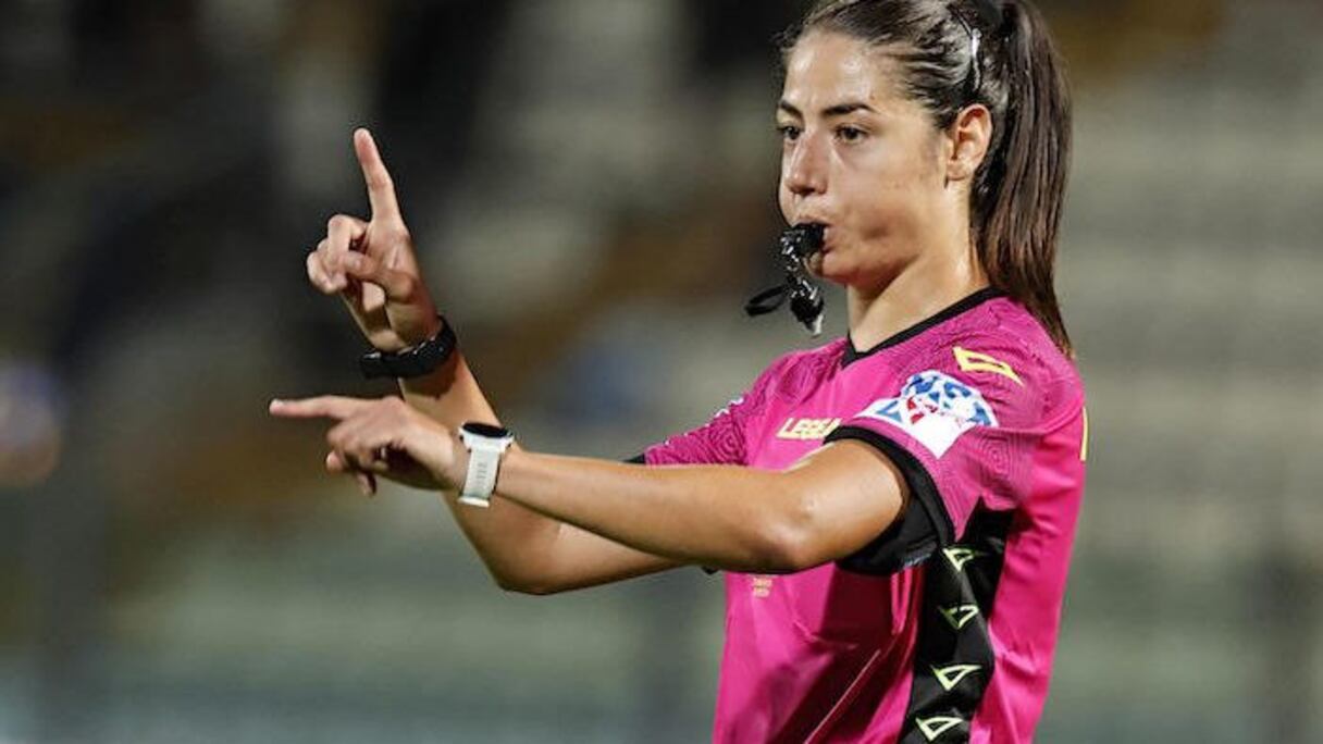 Maria Sole Ferrieri Caputi, première femme arbitre à diriger un match de Serie A.