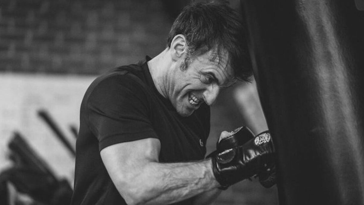 Emmanuel Macron en pleine séance de boxe.