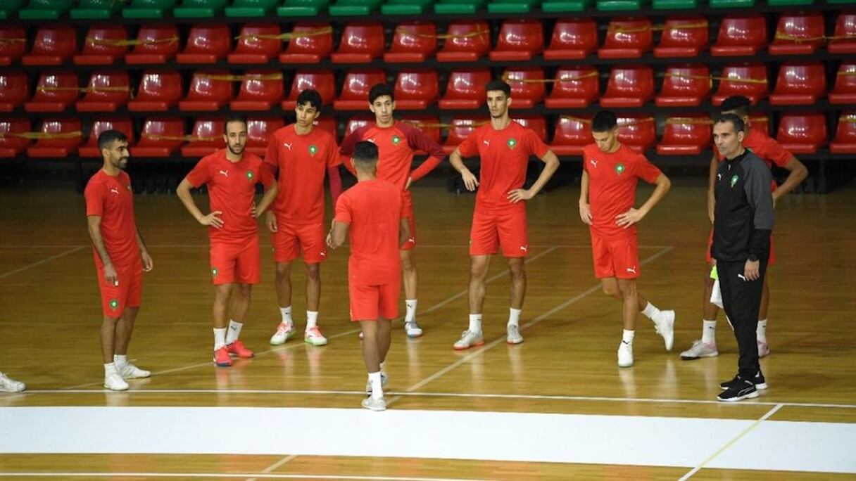 L'équipe nationale de futsal lors d'une séance d'entrainement en Lituanie.