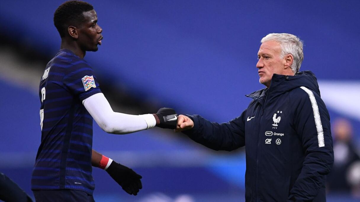 Didier Deschamps et Paul Pogba lors d'un match de l'équipe de France.