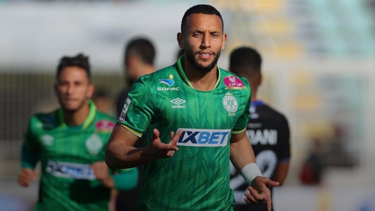 Naoufel Zerhouni célébrant un but avec le Raja CA lors d'un match de Botola cette saison.