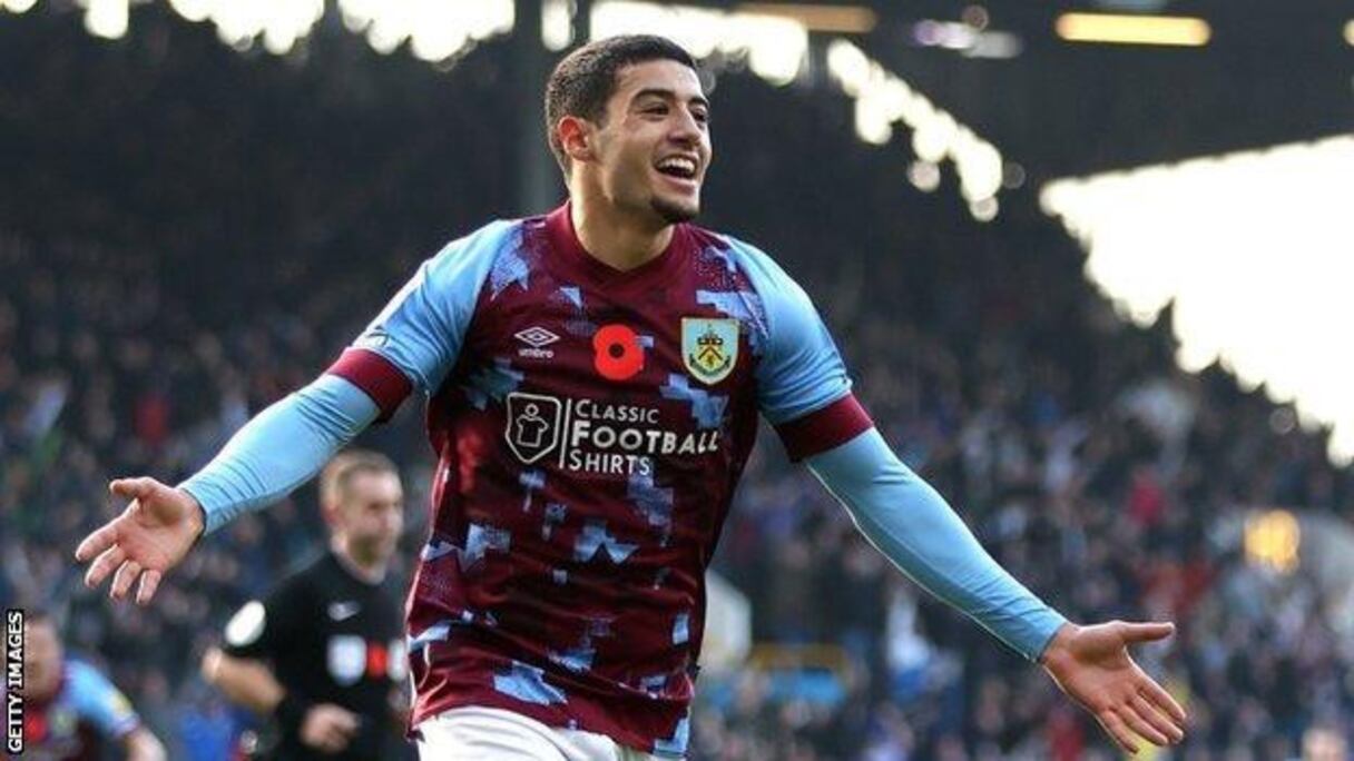 Anass Zaroury célébrant son but pour Burnley contre Blackburn Rovers, dimanche 13 novembre 2022.