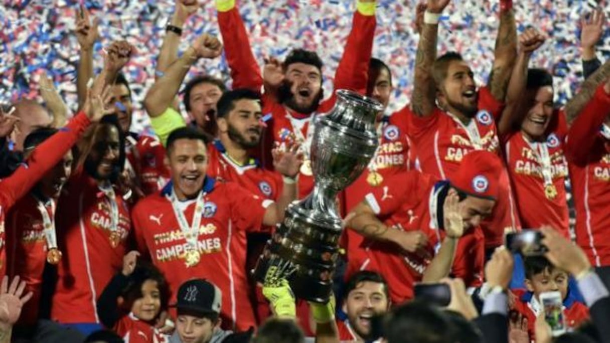 L'équipe du Chili en liesse après avoir remporté la Copa America en finale face à l'Argentine, le 4 juillet 2015 à Santiago.