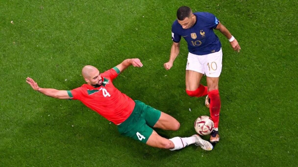 Sofyan Amrabat a réussi à déposséder Kylian Mbappé de façon époustouflante, lors de la demi-finale du Mondial 2022, Maroc-France.