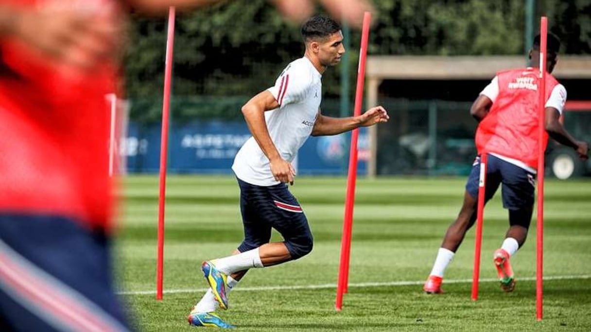 Achraf Hakimi effectuant son premier entrainement avec le PSG.