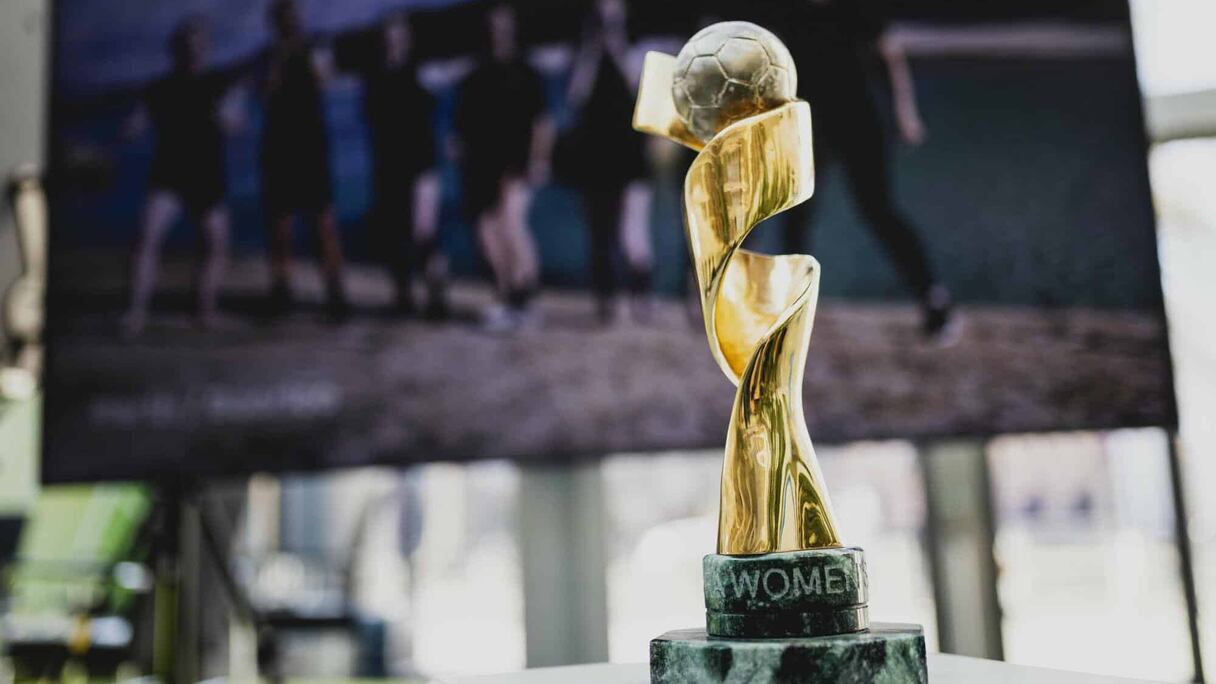 Le trophée de la Coupe du monde féminine.