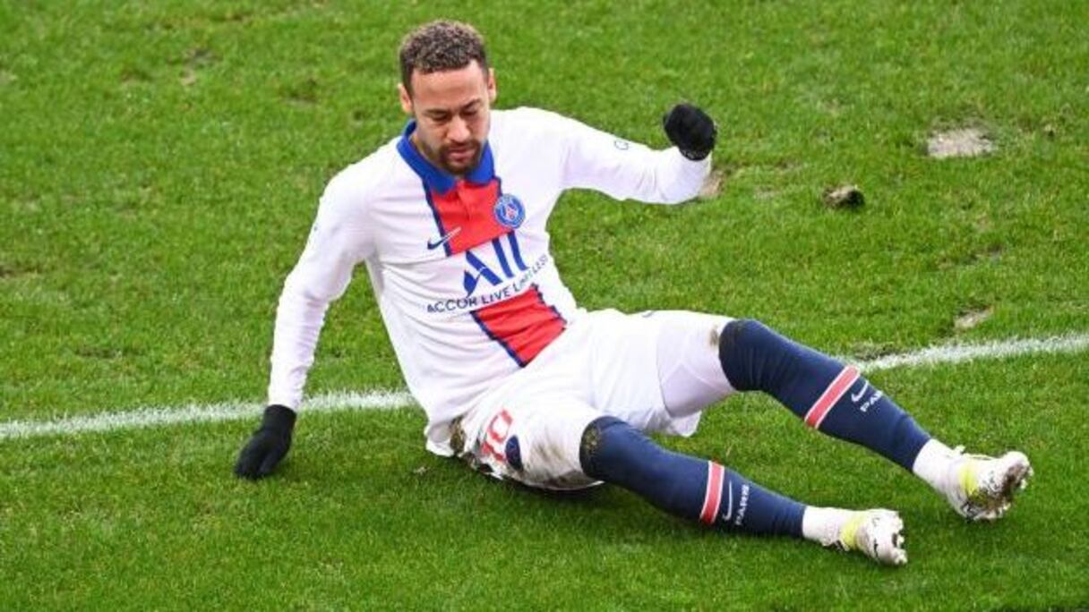 Neymar, de nouveau blessé.