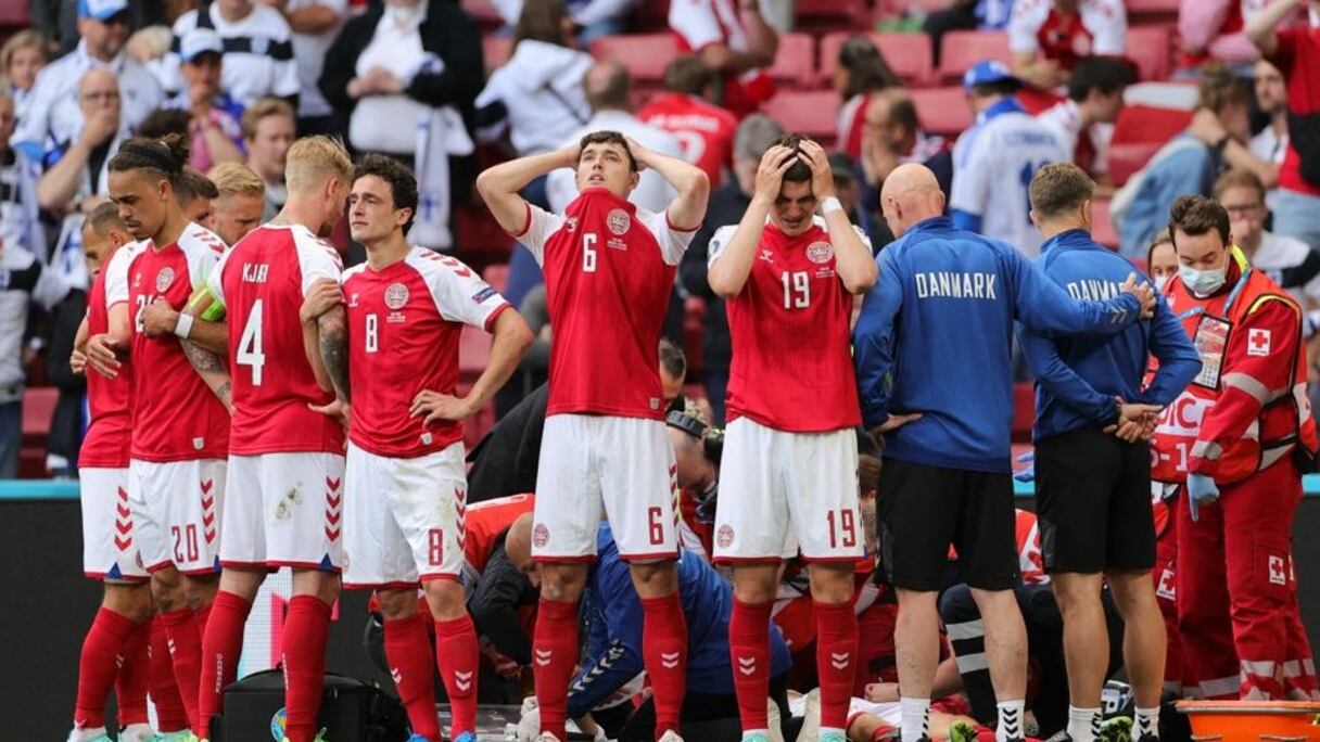 Les joueurs du Danemark lors du malaise de leur coéquipier Christian Eriksen