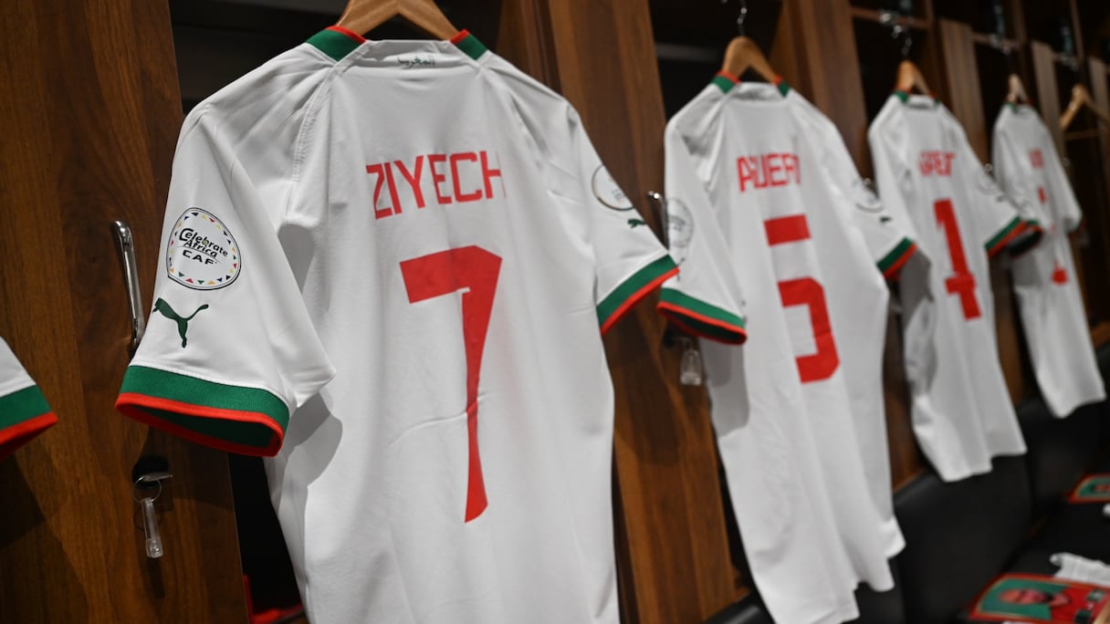 Vestiaires des Lions de l'Atlas au stade Laurent Pokou de San Pedro.