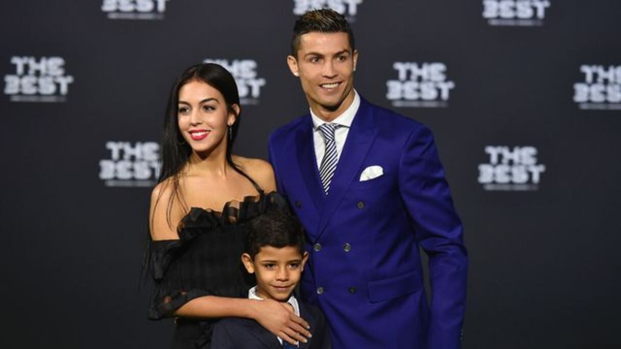 Georgina Rodriguez, Cristiano Ronaldo et Cristiano Jr, lors de leur première apparition officielle, le 9 janvier dernier à Zurich.