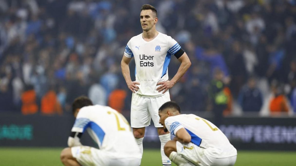 La déception des joueurs de l'Olympique de Marseille après l'élimination en Ligue Europa Conférence.