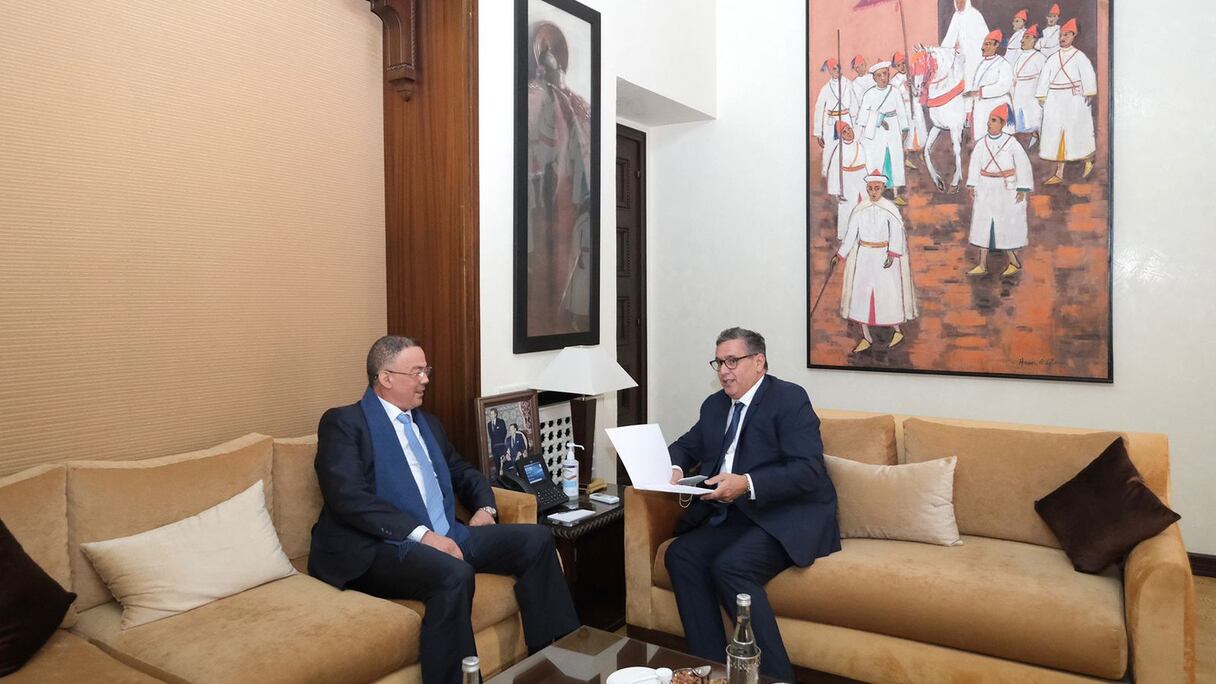 Réunion entre le chef du gouvernement Aziz Akhannouch, et le président de la Fédération royale marocaine de football, Fouzi Lekjaa, jeudi 24 février 2022.