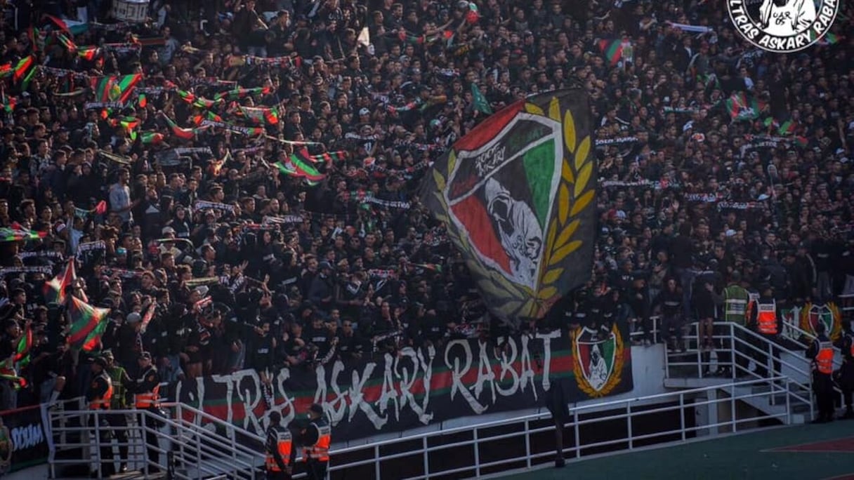 Les ultras de l'AS FAR.