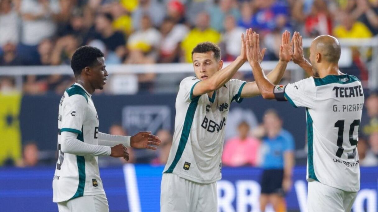 La célébration d'Idrissi après son joli but contre les MLS All-Stars.