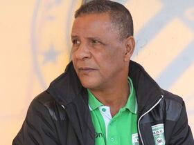 Abdelkader Amrani, coach algérien du DHJ.