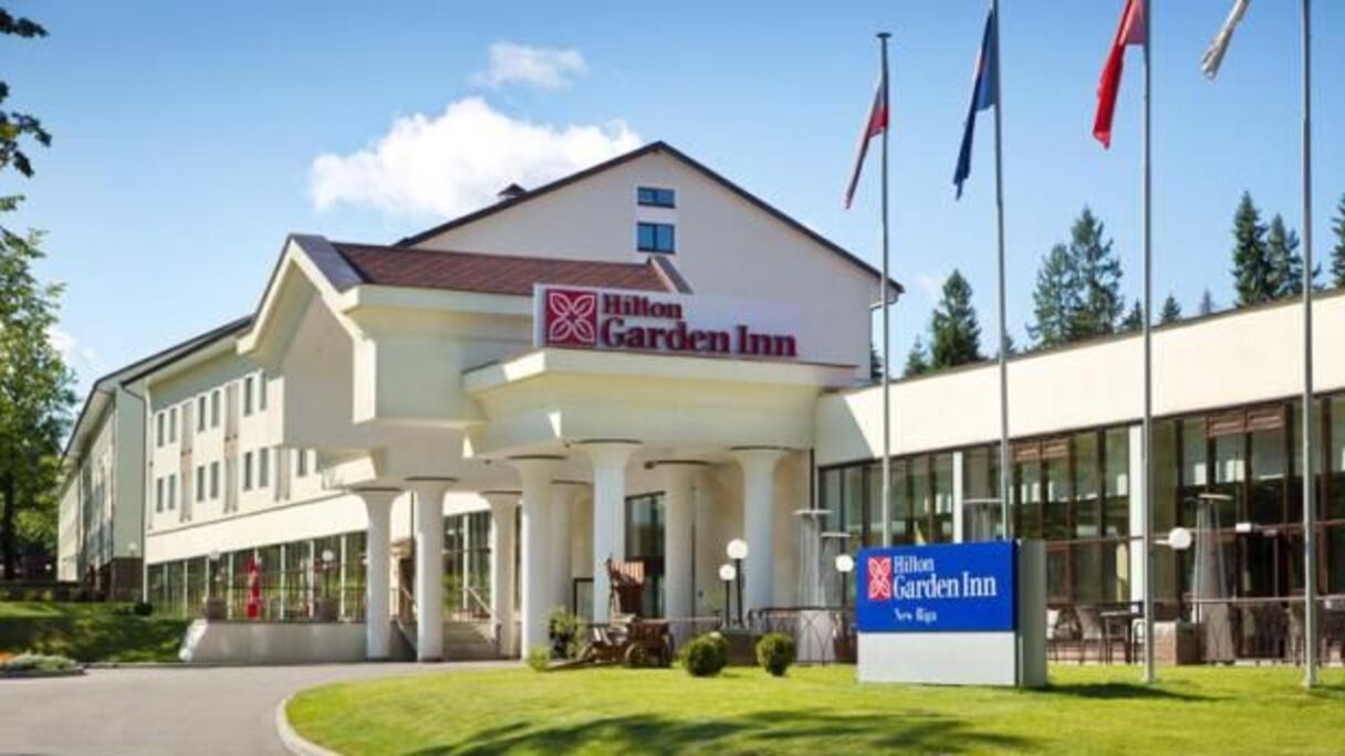 Les Français seront à seulement 30 kilomètres de Moscou. Le Hilton Garden Inn Moscow New Riga est doté d’une piscine intérieure, de chambres spacieuses et d’une plage privée.