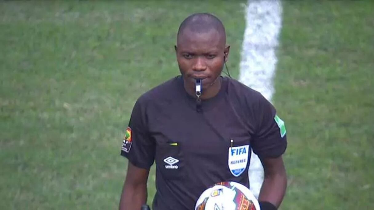 Jean-Jackes Ndala Ngambo, l'arbitre congolais désigné pour officier la demi-finale retour de la Coupe de la CAF entre la Renaissance Berkane et l'USM Alger