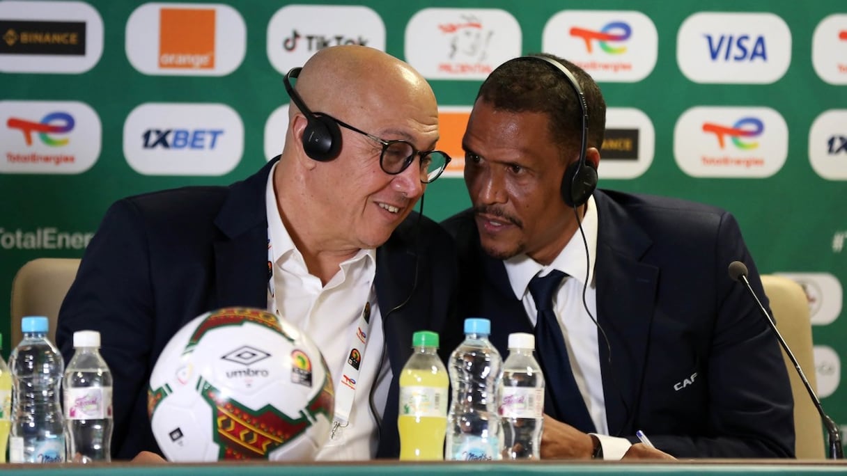 Fathi Jamal et Abraham Mebratu, membres du Groupe d'étude technique (TSG) de de la Confédération africaine de football (CAF).