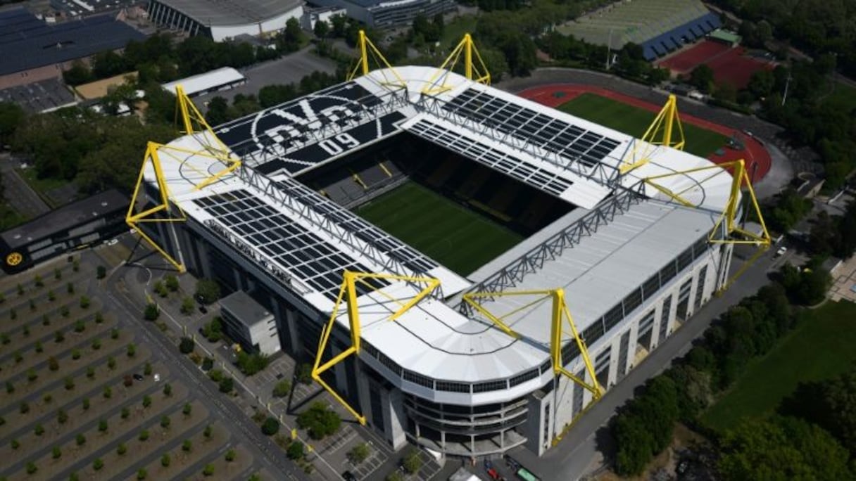 Vue aérienne du stade du Borussia Dortmund, le Signal Iduna Park, prise le 8 mai 2020