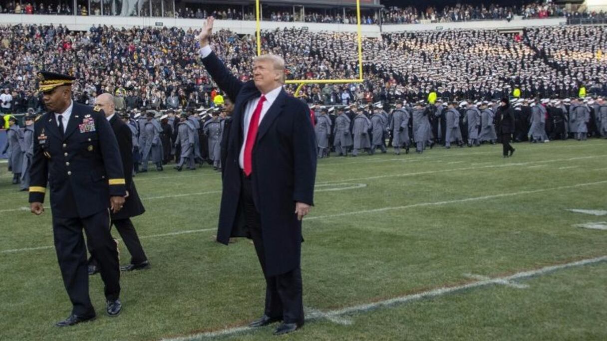 Le président des Etats-Unis Donald Trump lors d'un match militaire de football américain au Lincoln Financial Field de Philadelphie (Pennsylvanie) le 8 décembre 2019.