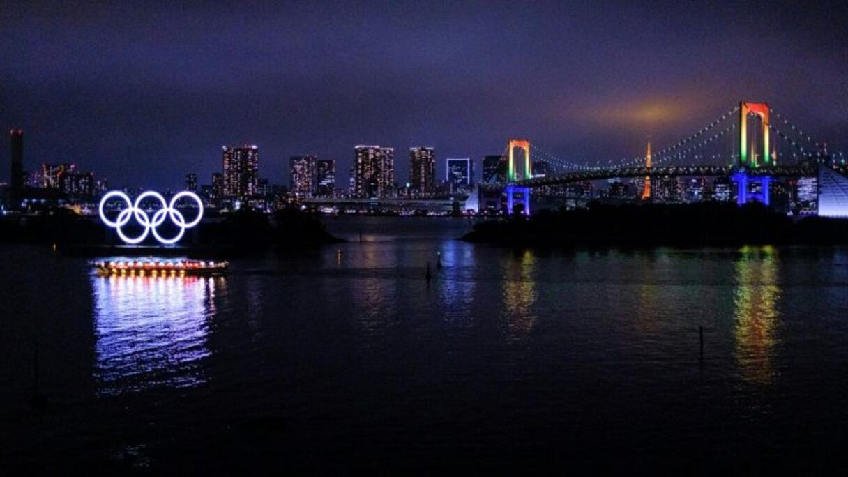 Une reproduction des anneaux olympiques à Tokyo, le 2 juin 2020.