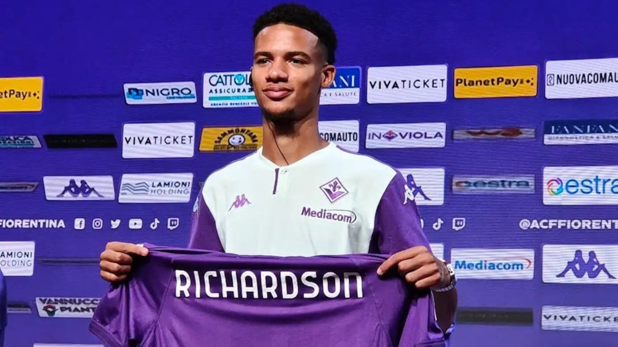 Amir Richardson avec le maillot de la Fiorentina.