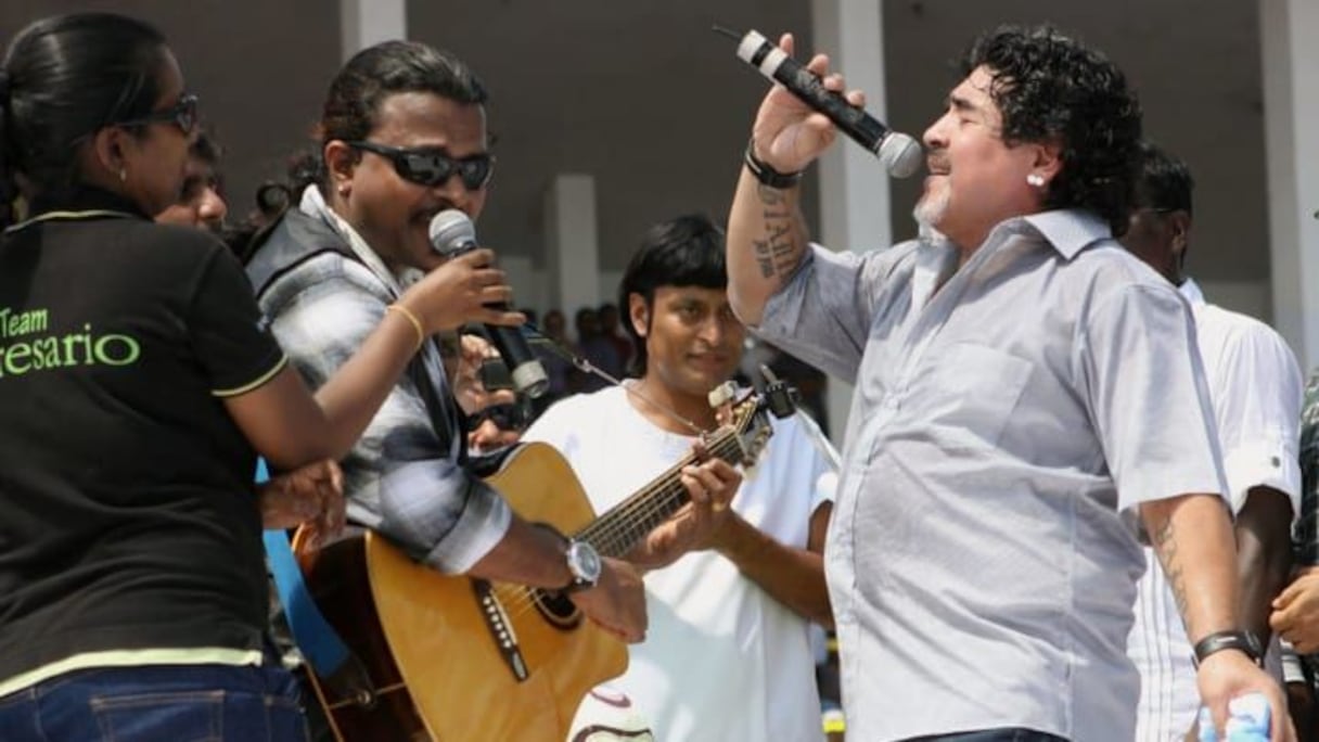 Quand feu Maradona s'improvisait chanteur.
