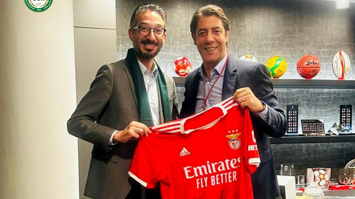 Youssef Jalili, président de l'OCK, et Rui Costa, président du club portugais de Benfica.