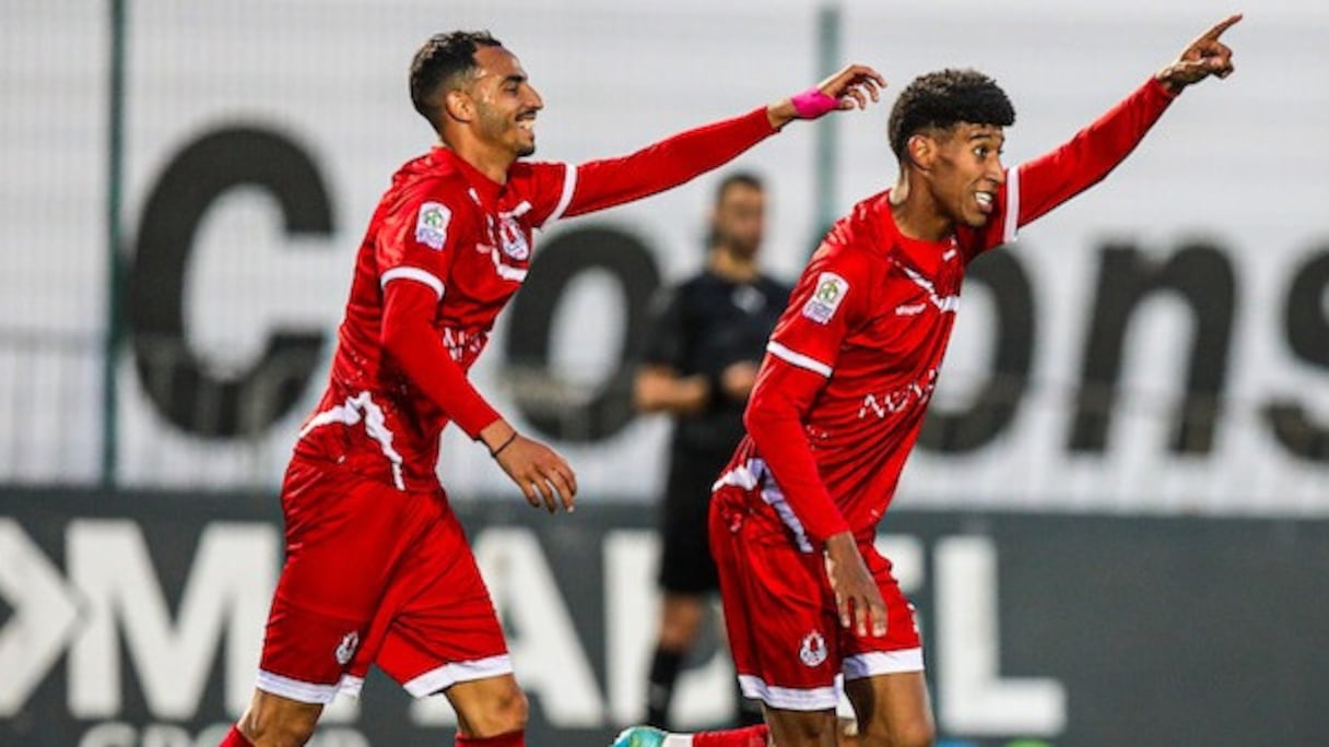 Hamid Ahadad et ses coéquipiers du FUS exultent.