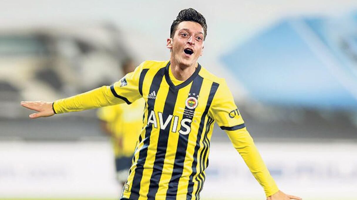 Mesut Özil sous les couleurs de Fenerbahçe.