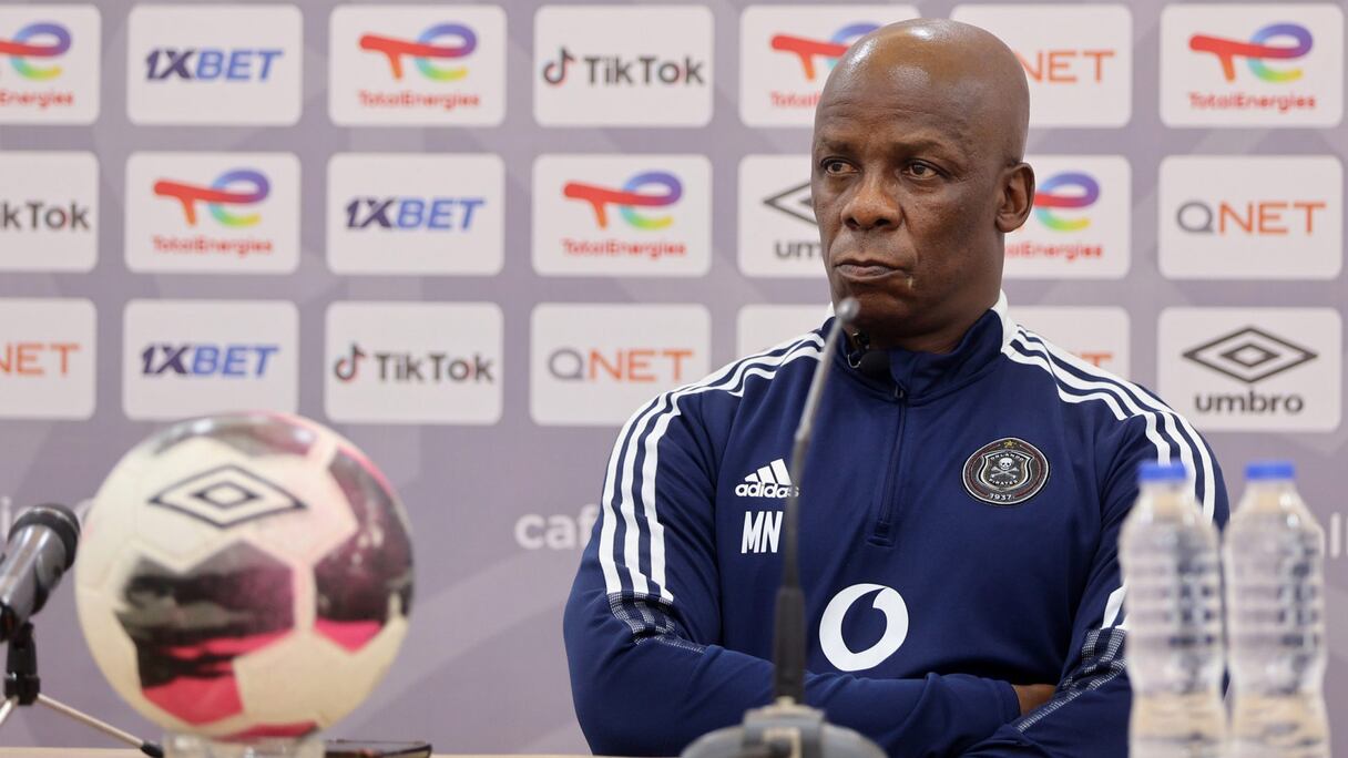 Mandla Ncikazi, entraîneur d'Orlando Pirates.