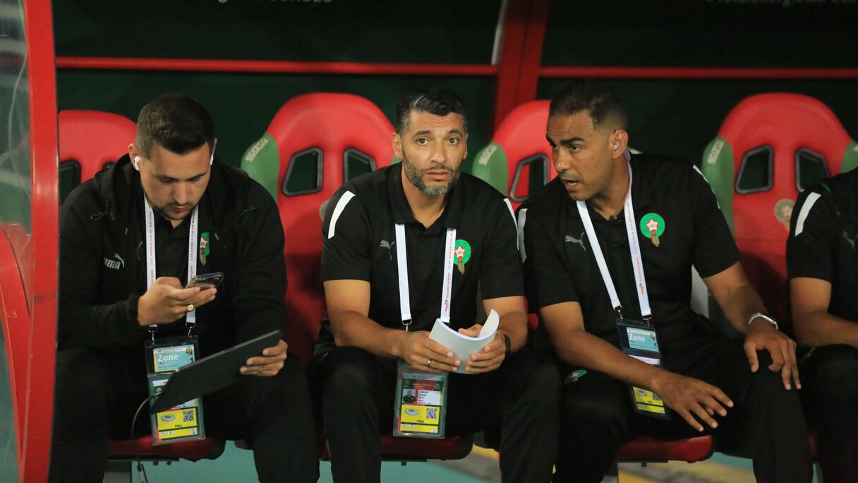 Issame Charaï, entraîneur de l'équipe nationale U23, et ses adjoints